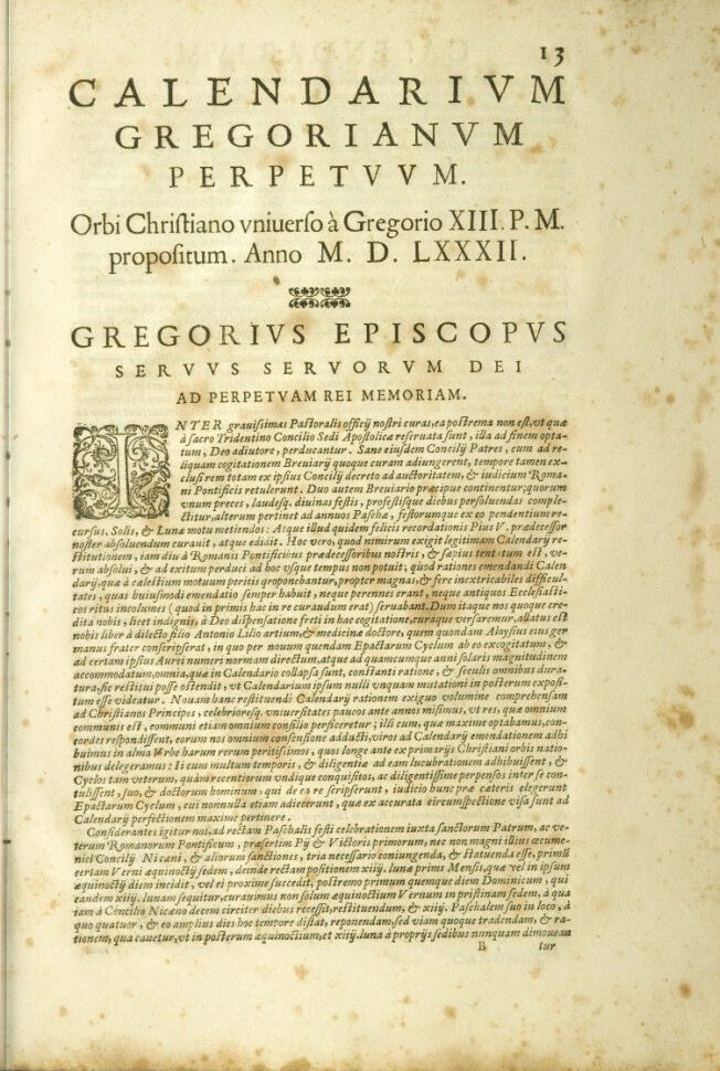 Η επίσημη διακήρυξη που διατάχθηκε από τον Πάπα Γρηγόριο ΙΓ' το 1582, με την οποία αναμόρφωσε το Ιουλιανό (παλιό) ημερολόγιο. Αυτή η σελίδα ήταν μέρος ενός βιβλίου, που γράφτηκε στα λατινικά και δημοσιεύτηκε το 1603, εξηγώντας την έννοια του Γρηγοριανού ημερολογίου που είχε θεσπιστεί από τον Πάπα. Μέχρι τη χρονιά που δημοσιεύθηκε το βιβλίο μεγάλο μέρος της Καθολικής Ευρώπης είχε ήδη υιοθετήσει το νέο ημερολόγιο.