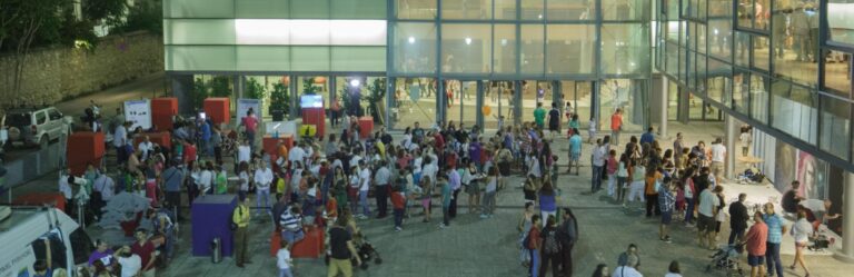 Στιγμιότυπα από παλαιότερες εκδηλώσεις Βραδιάς Ερευνητή με συμμετοχή του ΕΑΑ στο Δημόκριτο, στον Ελληνικό Κόσμο (Ίδρυμα Μείζονος Ελληνισμού) και στο Θησείο